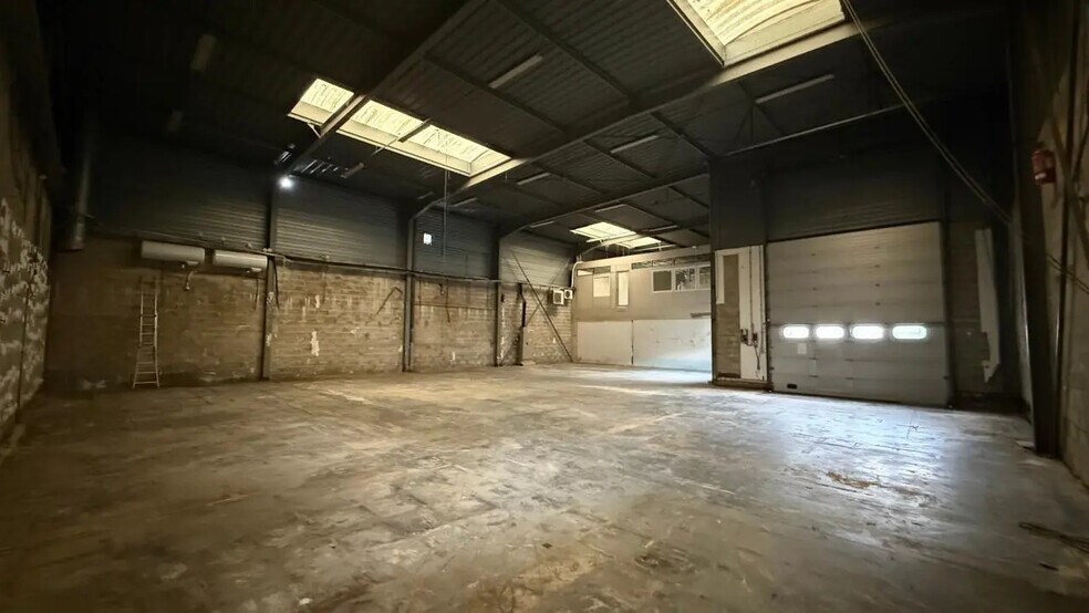 Light Industrial in Châtillon to rent - Building Photo - Image 2 of 8
