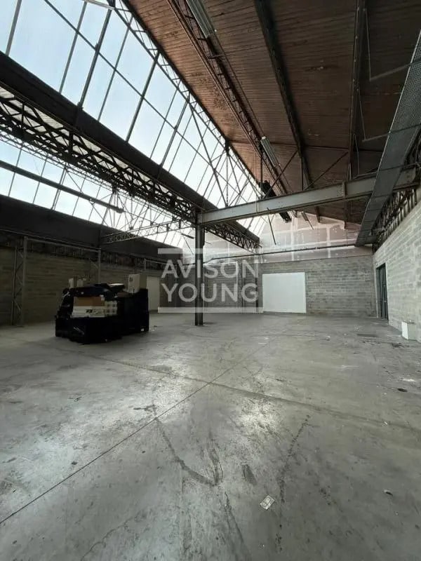 Light Industrial in Saint-Denis to rent Interior Photo- Image 1 of 5
