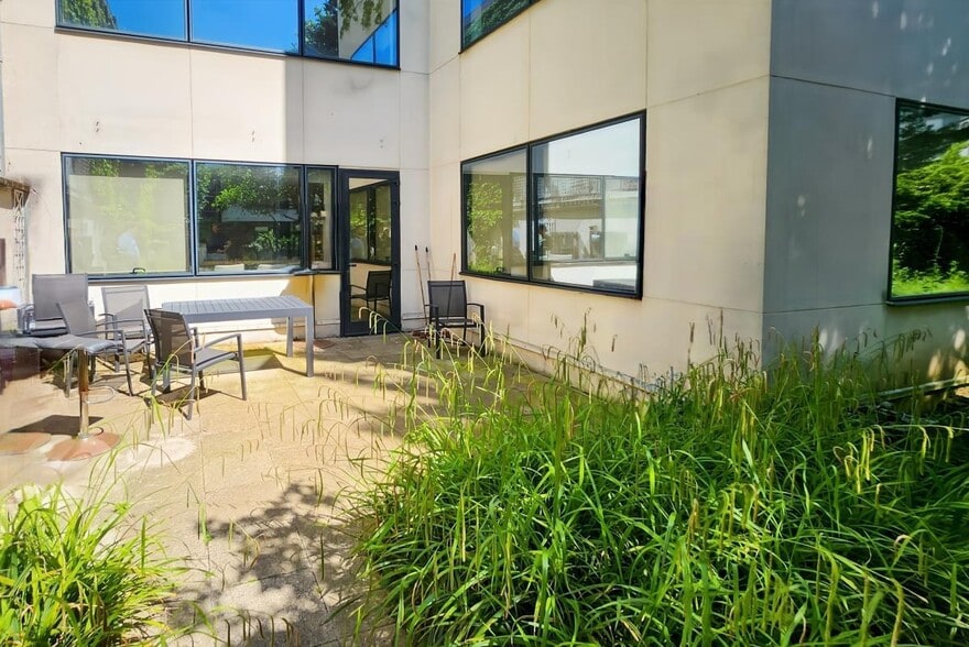 Office in Boulogne-Billancourt to rent - Building Photo - Image 2 of 9