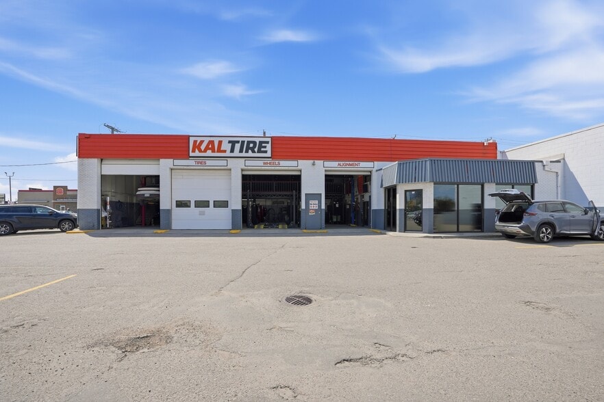 Kal Tire Property Portfolio | Tranche 3 portfolio of 1 properties for sale on LoopNet.co.uk - Building Photo - Image 2 of 8