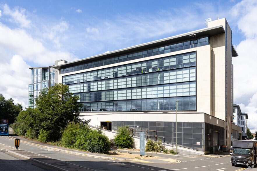 46-60 High St, Redhill to rent - Building Photo - Image 3 of 3