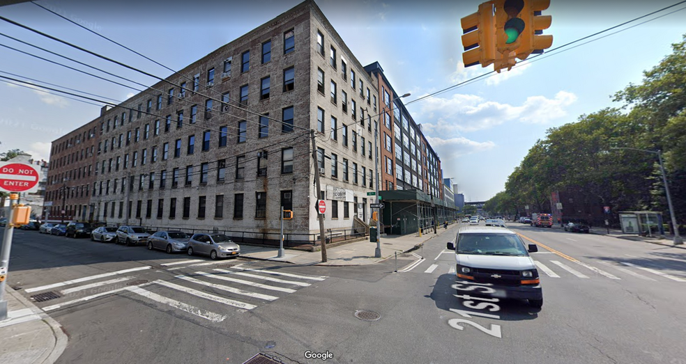 40-05 21st St, Long Island City, NY for sale - Building Photo - Image 1 of 1