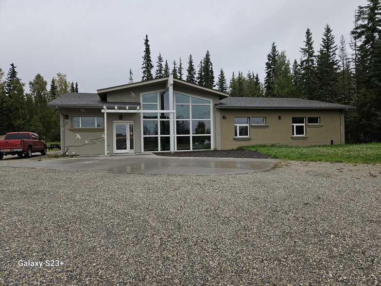 1736 Farmers Rd loop, Fairbanks, AK for sale - Building Photo - Image 2 of 32