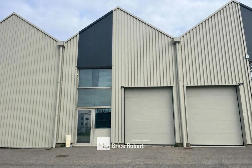 Office in Genas to rent - Building Photo - Image 2 of 2