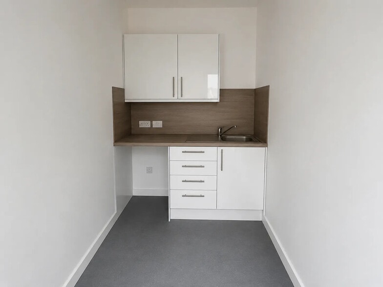Main St, Perth to rent - Building Photo - Image 2 of 6