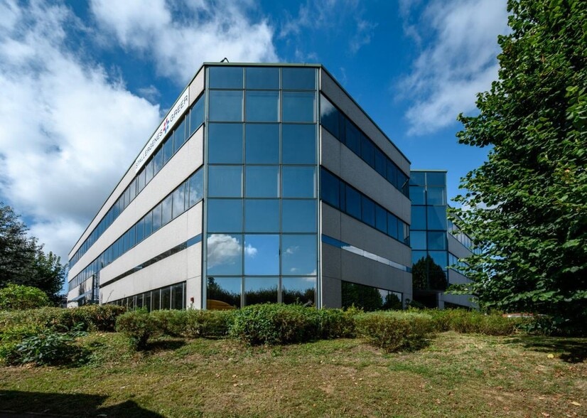 Office in Antony to rent - Building Photo - Image 3 of 8