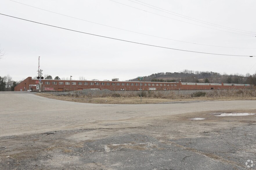 200 Pate Dr, Greenville, SC to rent - Primary Photo - Image 2 of 11