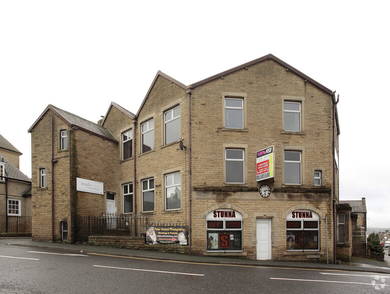 Spring Ln, Colne for rent - Primary Photo - Image 1 of 20