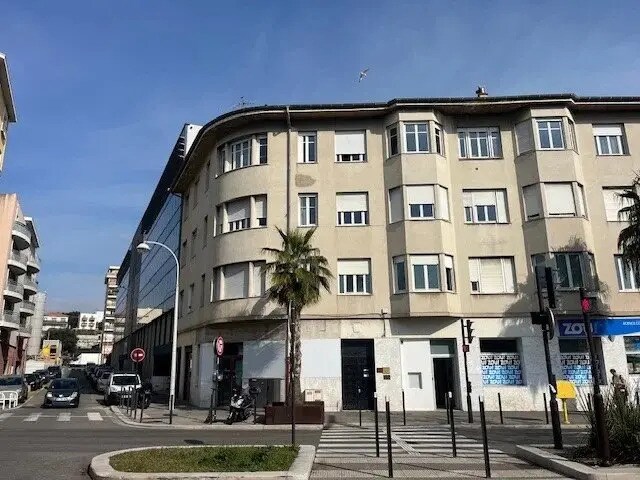 Location Bureaux 95 m² - Photo 1