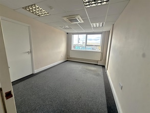 12 Wandle Way, Mitcham to rent Interior Photo- Image 2 of 7