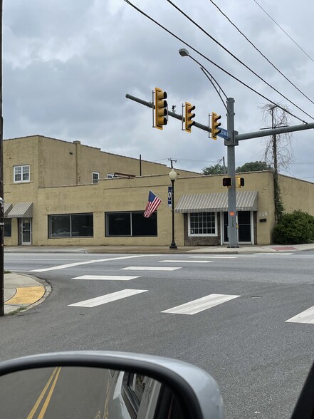 914 Main St, Altavista, VA for rent - Building Photo - Image 1 of 4