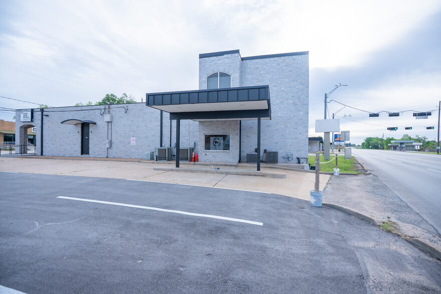 2313 Main St, Waller, TX for rent - Building Photo - Image 3 of 10