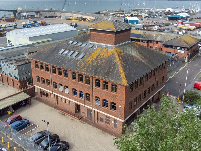 New Harbour Rd S, Poole to rent - Aerial - Image 2 of 4