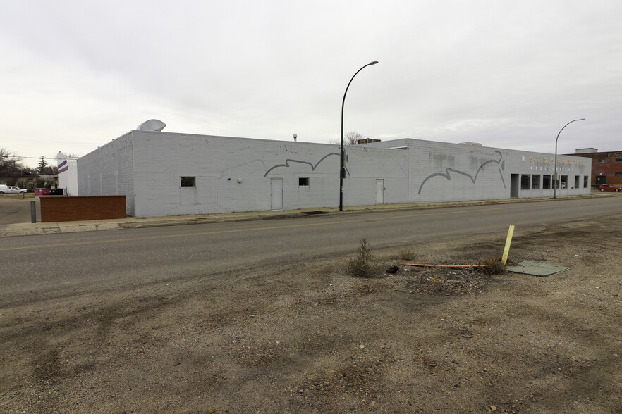 521D N Railway St SE, Medicine Hat, AB for rent - Building Photo - Image 3 of 20