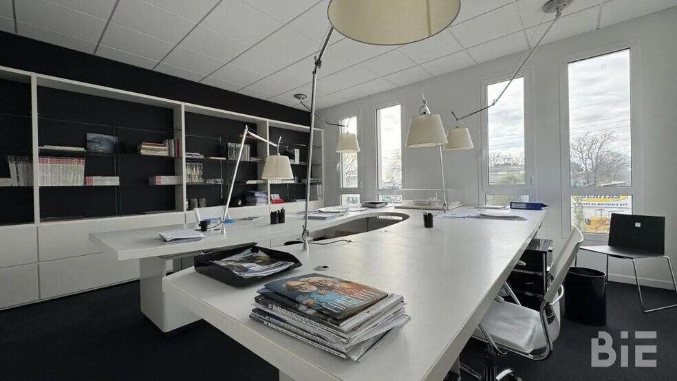 Office in Mérignac to rent - Interior Photo - Image 2 of 4