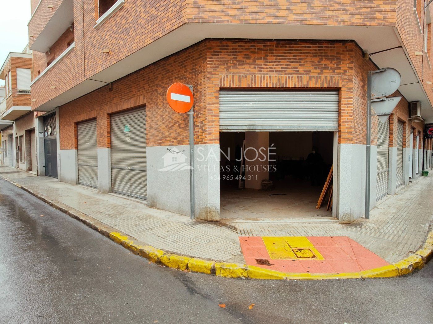 Retail in Aspe, Alicante to rent Building Photo- Image 1 of 11