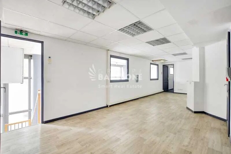 Office in Paris for sale - Interior Photo - Image 3 of 7