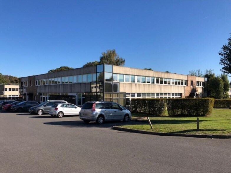 4 Bis Route De Gisy, Bièvres to rent - Building Photo - Image 2 of 11