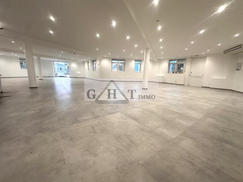 Office in Créteil to rent - Interior Photo - Image 1 of 6
