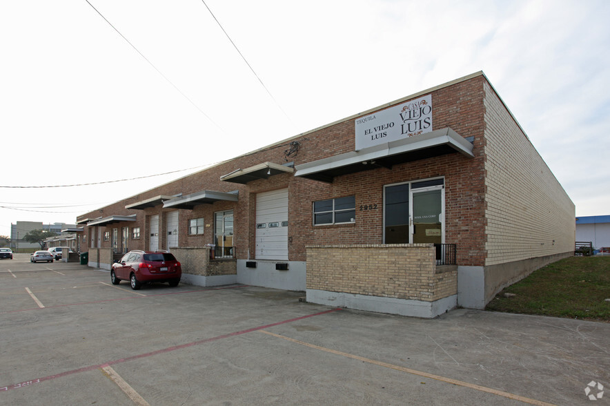 2952-2960 Blystone Ln, Dallas, TX for rent - Building Photo - Image 2 of 2