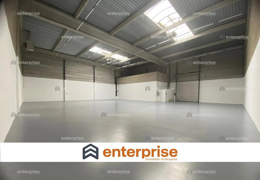 Location Local d'activités 680 m² - Photo 1