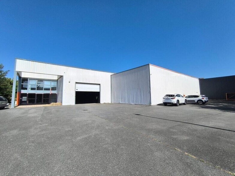 Light Industrial in CIVRIEUX-D'AZERGUES for sale - Building Photo - Image 1 of 4