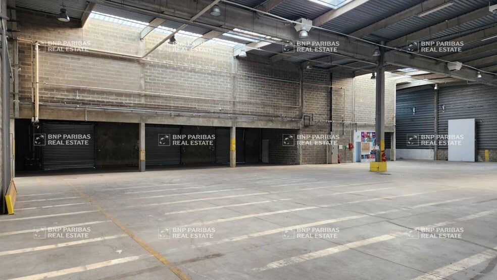 Industrial in Sucy-en-Brie to rent - Building Photo - Image 3 of 10