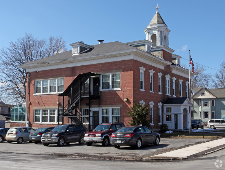 314 Park St, Fulton, NY for sale - Primary Photo - Image 1 of 69