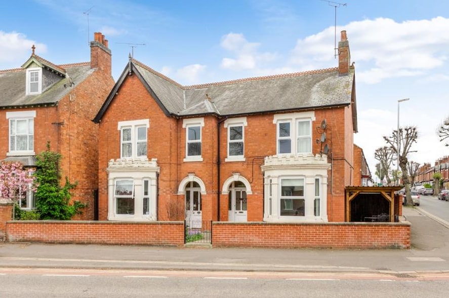126 Northampton Rd, Market Harborough for sale - Primary Photo - Image 1 of 1