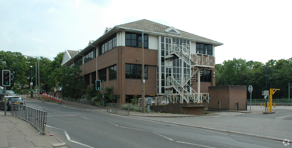 Theobald St, Borehamwood for rent - Building Photo - Image 2 of 5