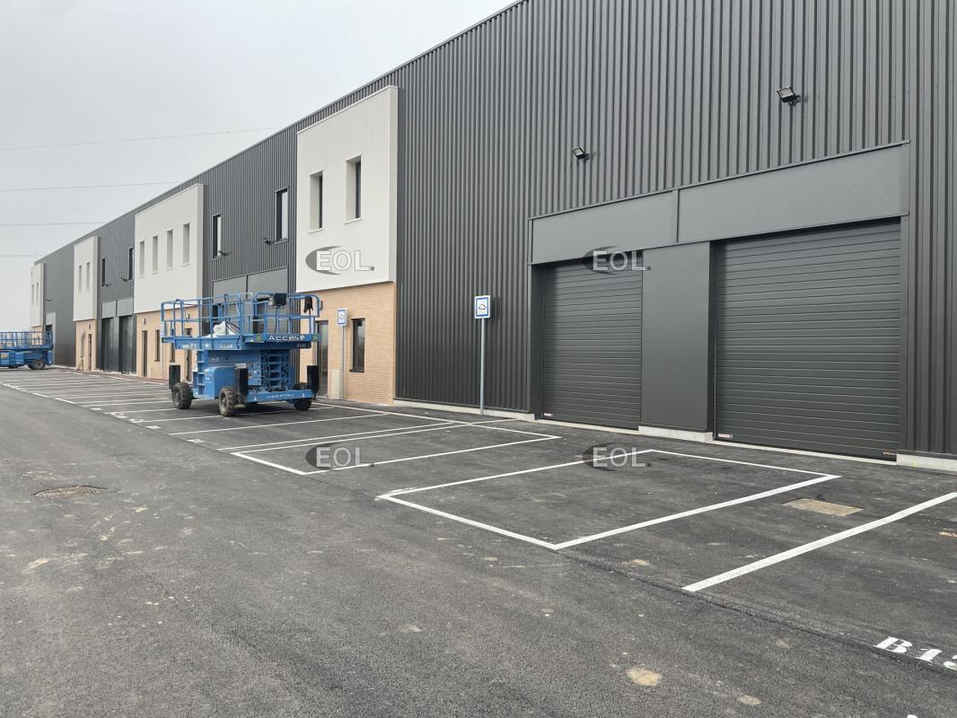 Light Industrial in Persan for sale Building Photo- Image 1 of 6