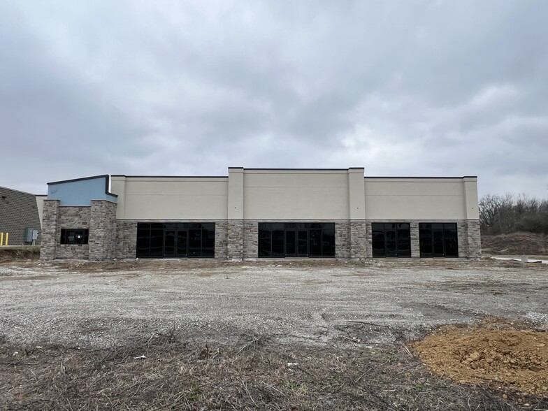 207 Scott Troy Rd, O'Fallon, IL for rent - Building Photo - Image 1 of 2