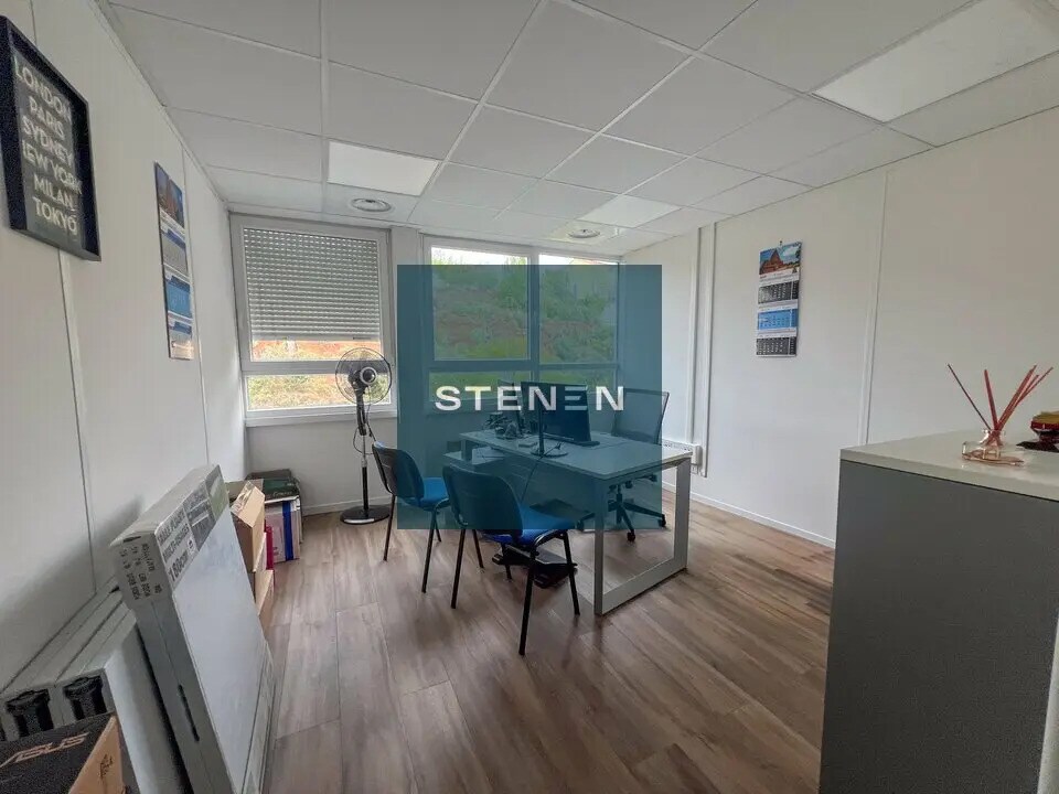 Location Bureaux 246 m² - Photo 1