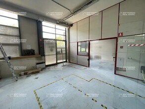 Light Industrial in Sucy-en-Brie to rent Interior Photo- Image 1 of 7