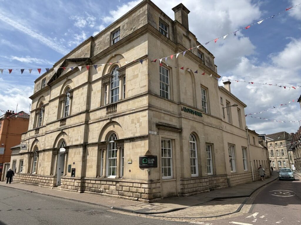 14 Castle St, Cirencester for sale Building Photo- Image 1 of 1