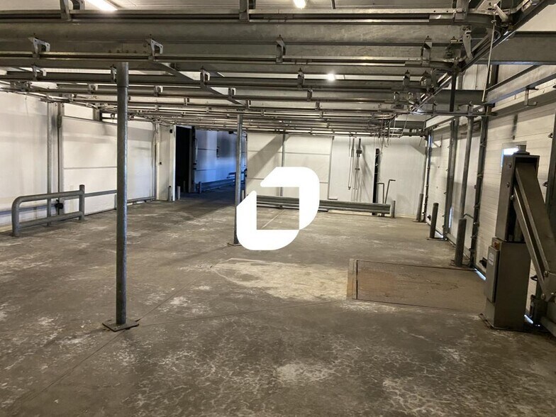 Light Industrial in SAINT-SYMPHORIEN-D'OZON to rent - Interior Photo - Image 2 of 14