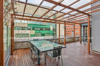 Office in Paris to rent Building Photo- Image 2 of 11