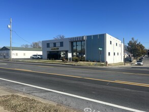 2451 Crittenden Dr, Louisville, KY for rent Building Photo- Image 1 of 2