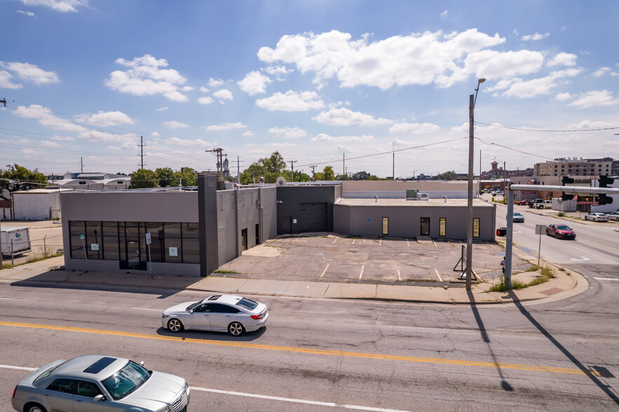 1001 E Central Ave, Wichita, KS for rent - Building Photo - Image 1 of 30