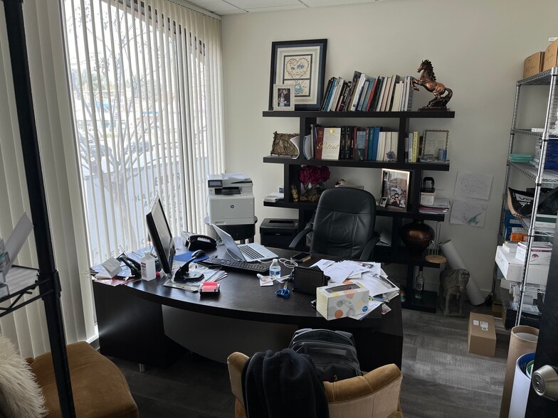 10884 Santa Monica Blvd, Los Angeles, CA to rent - Interior Photo - Image 2 of 10