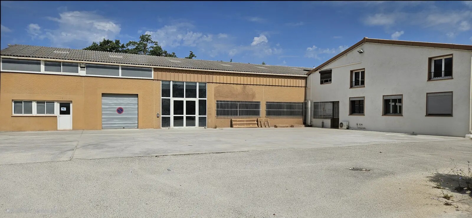 412 Rue Philémon Laugier, Hyères to rent Building Photo- Image 1 of 9