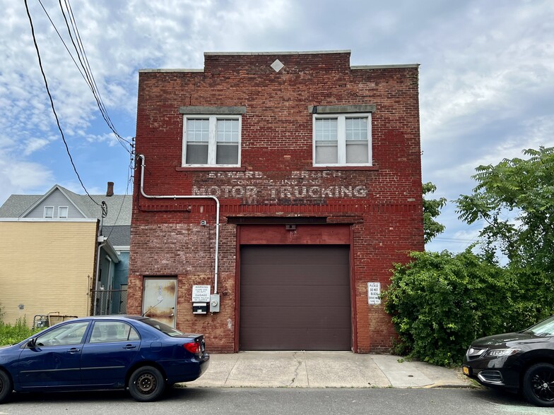 611 Carroll Ave, Bridgeport, CT for sale - Building Photo - Image 1 of 1