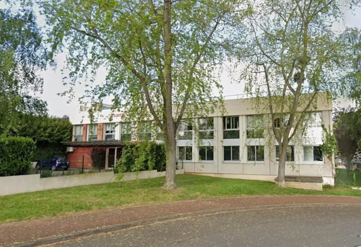 Office in Saint-Germain-en-Laye to rent Building Photo- Image 1 of 20