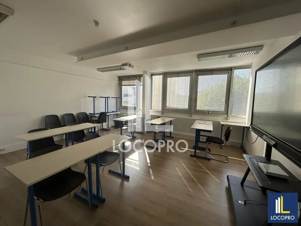 Office in Le Cannet to rent Building Photo- Image 1 of 9