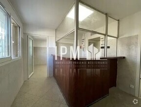 Office / Medical in Marseille to rent Interior Photo- Image 2 of 3