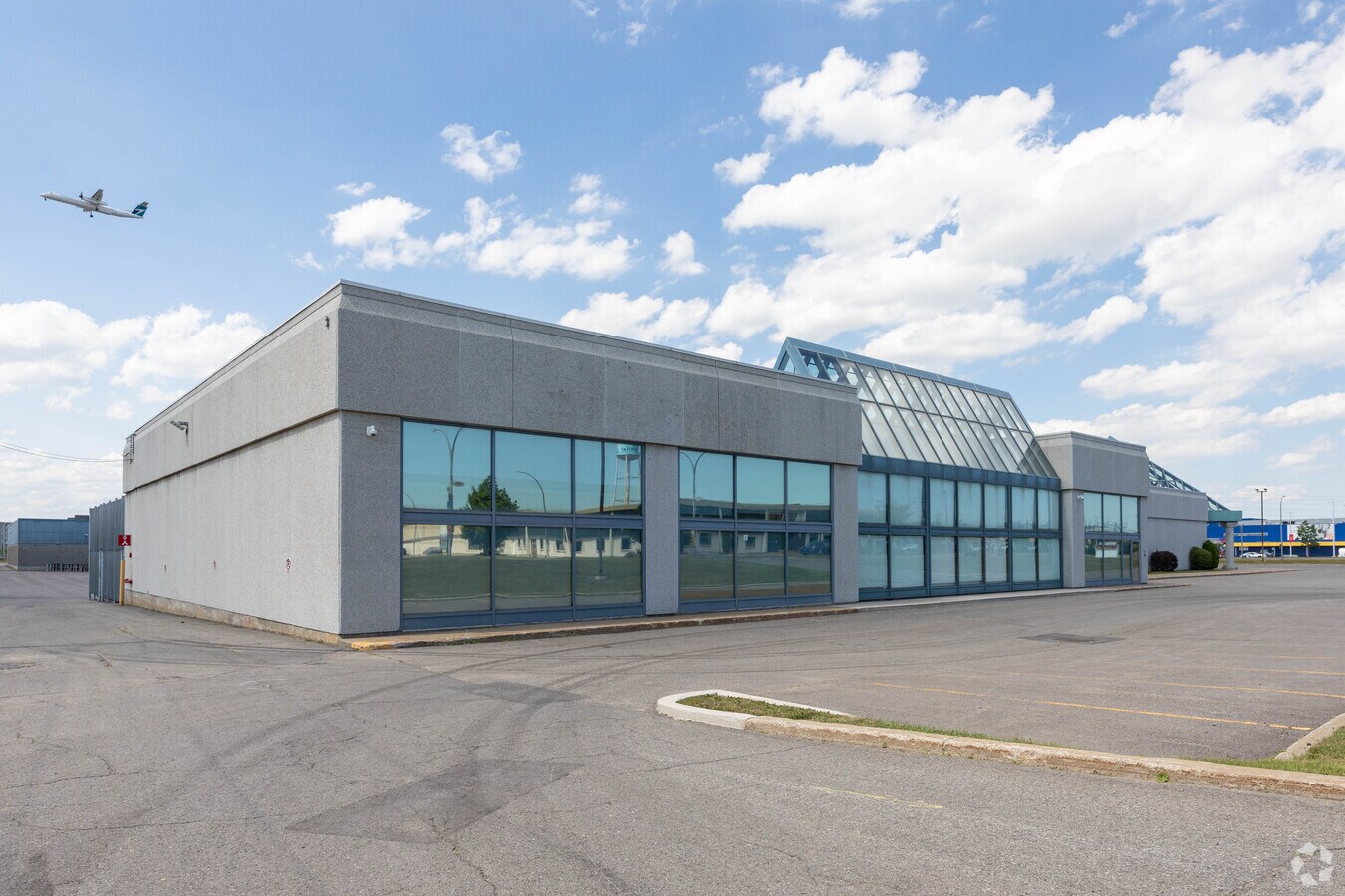 9090 9100 Boul Cavendish, Montréal H4T 1Z8