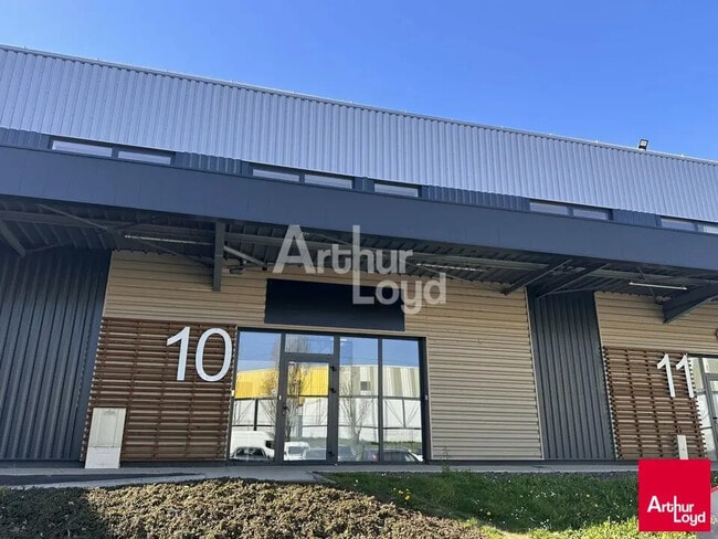 Location Local d'activités 369 m²
