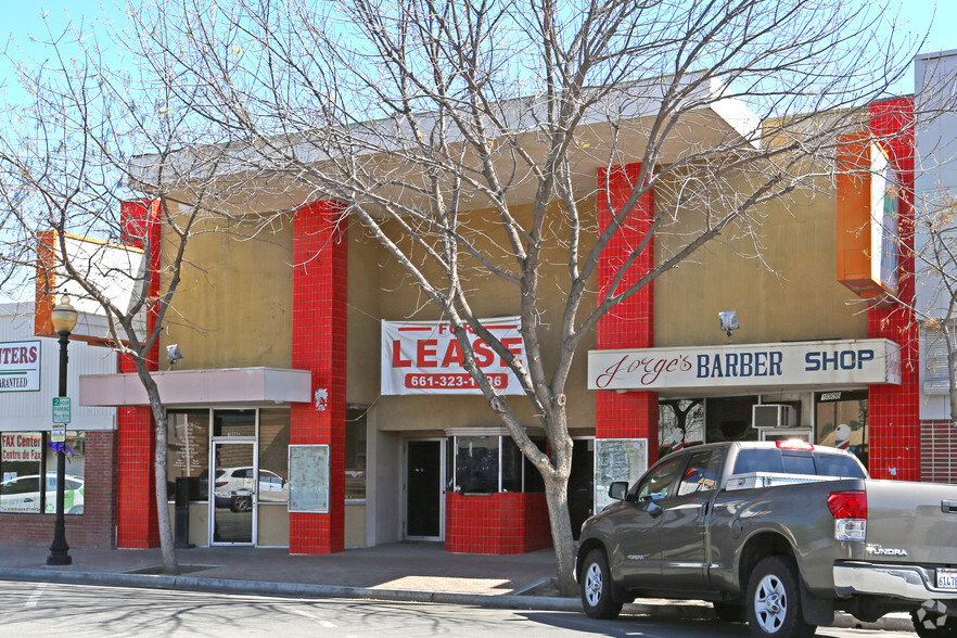 1006 Main St, Delano, CA for rent - Building Photo - Image 3 of 4