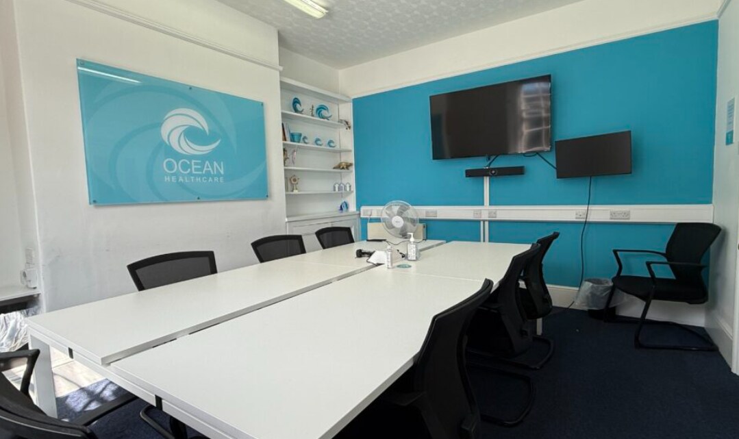 45 Devon Sq, Newton Abbot to rent Interior Photo- Image 1 of 3