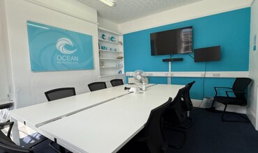 45 Devon Sq, Newton Abbot to rent Interior Photo- Image 1 of 3